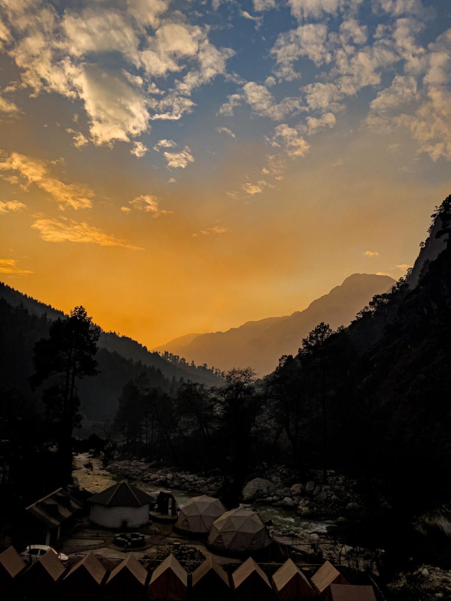 Hotel Mid Orchard Kasol L River Side -Pure Veg Hotel Exterior foto
